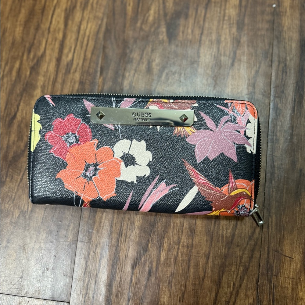 Guess Women’s wallet